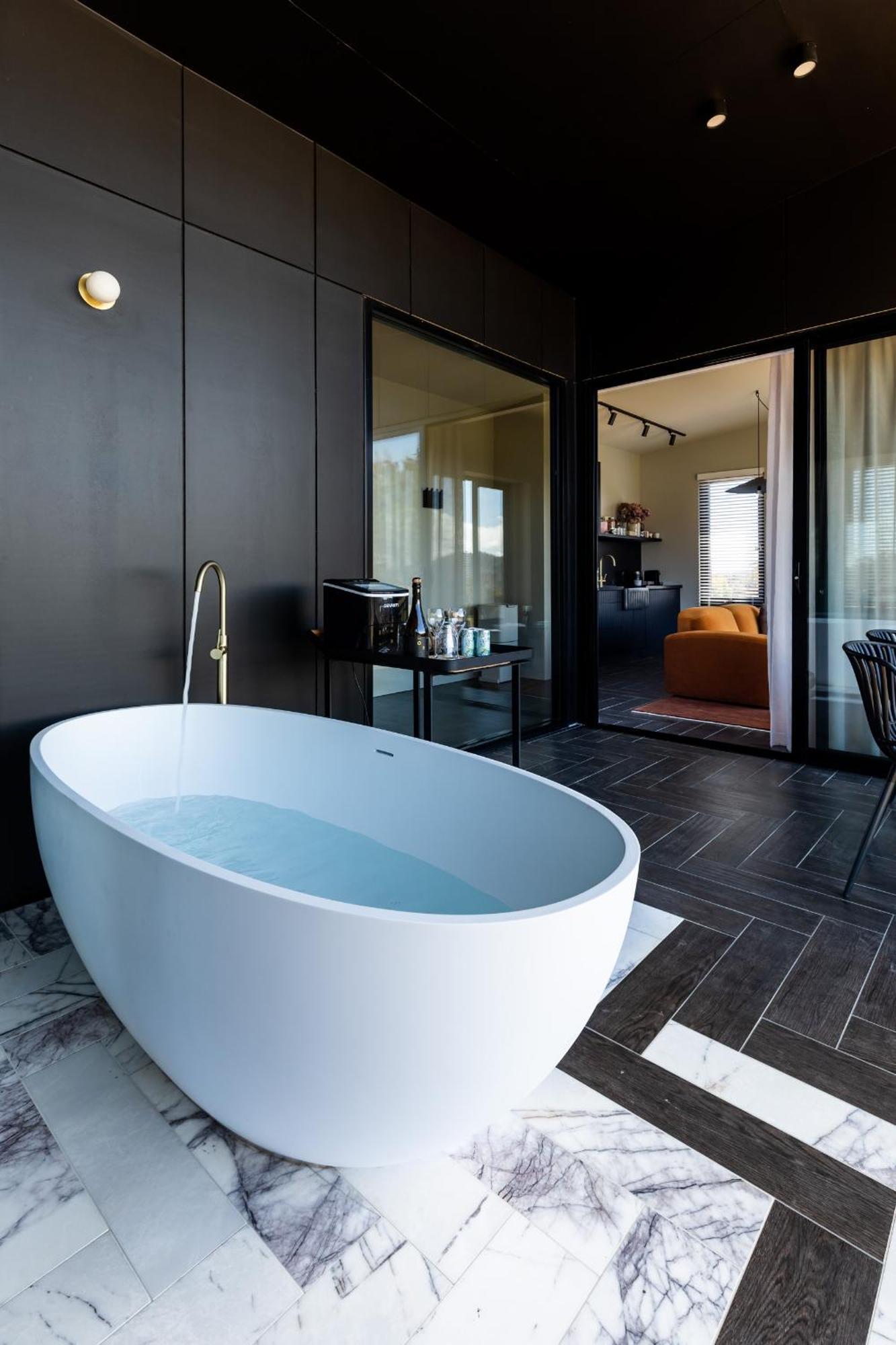 Wherewithal Luxury Suites Carlton Bagian luar foto